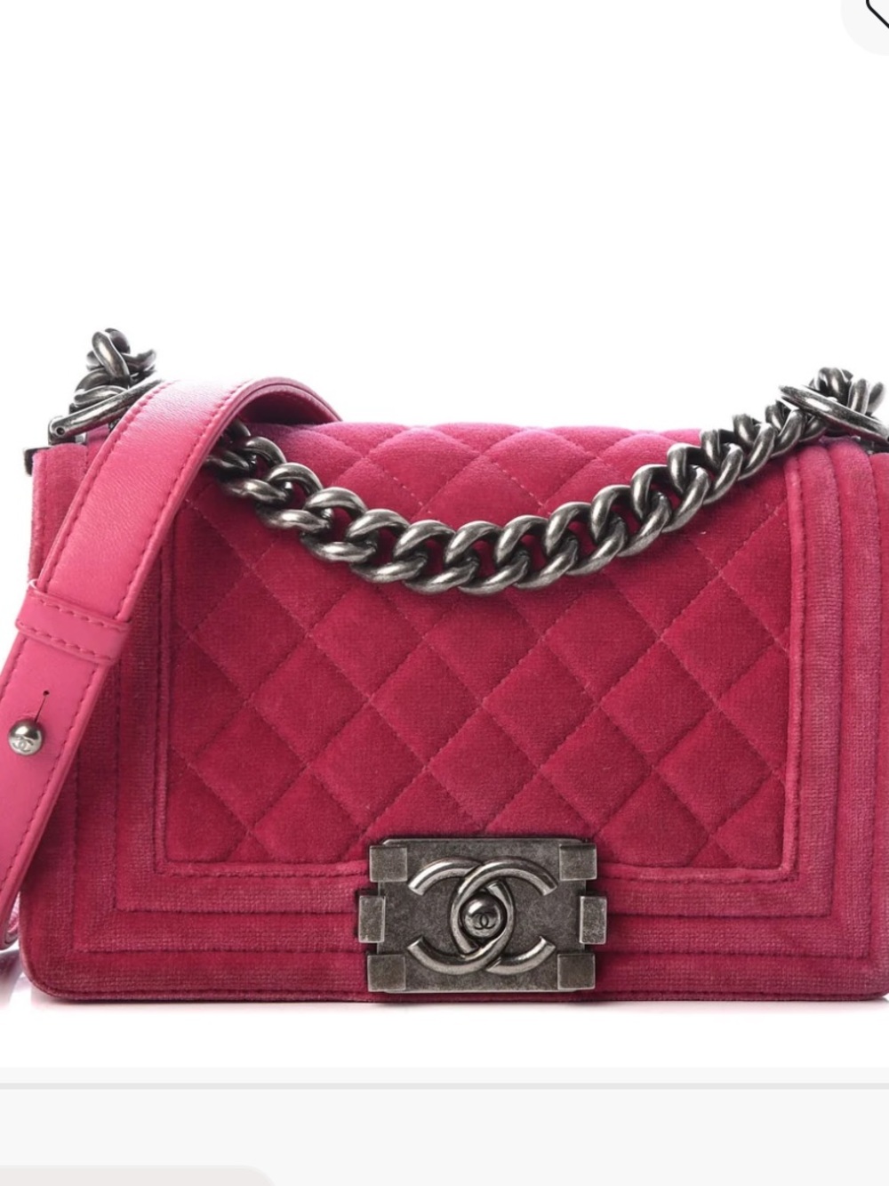 CHANEL
Velvet Quilted Small Boy Flap Fuchsia